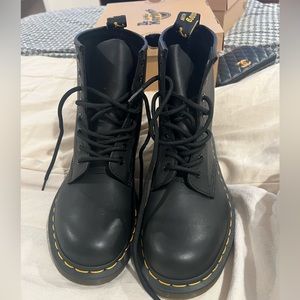 Dr. Martens Airwar 1460 size 3M